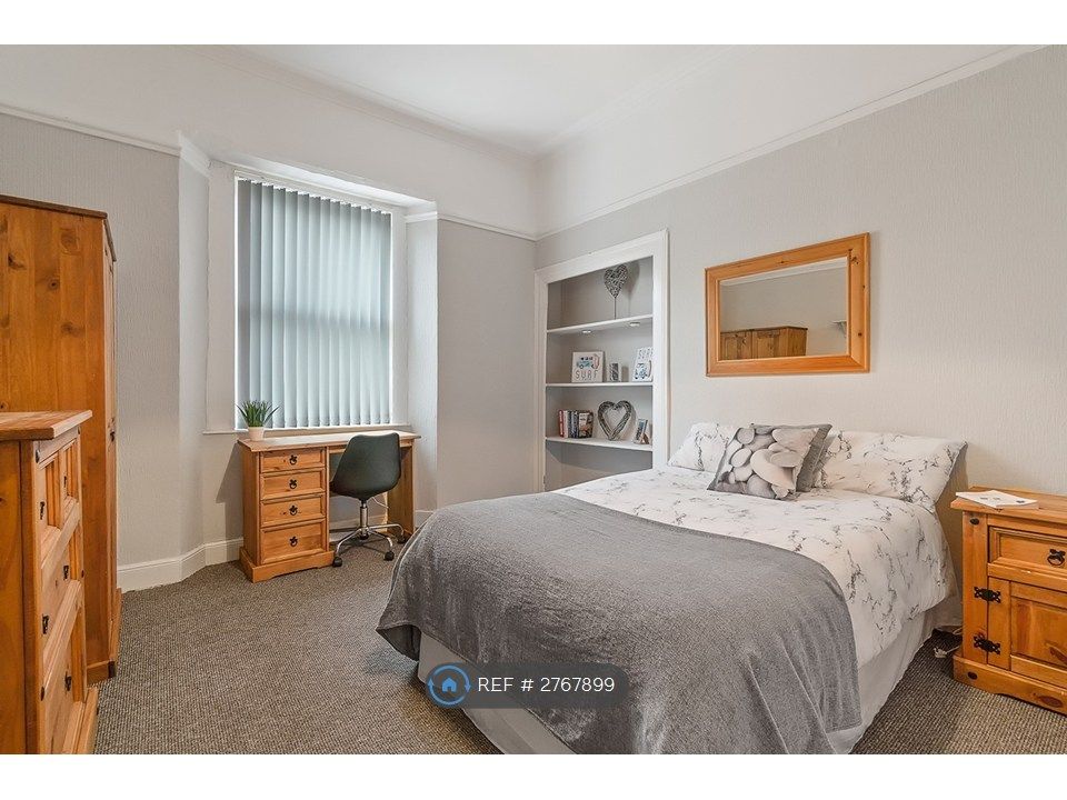 Property photo 3 of 7 Rear First Floor Bedroom