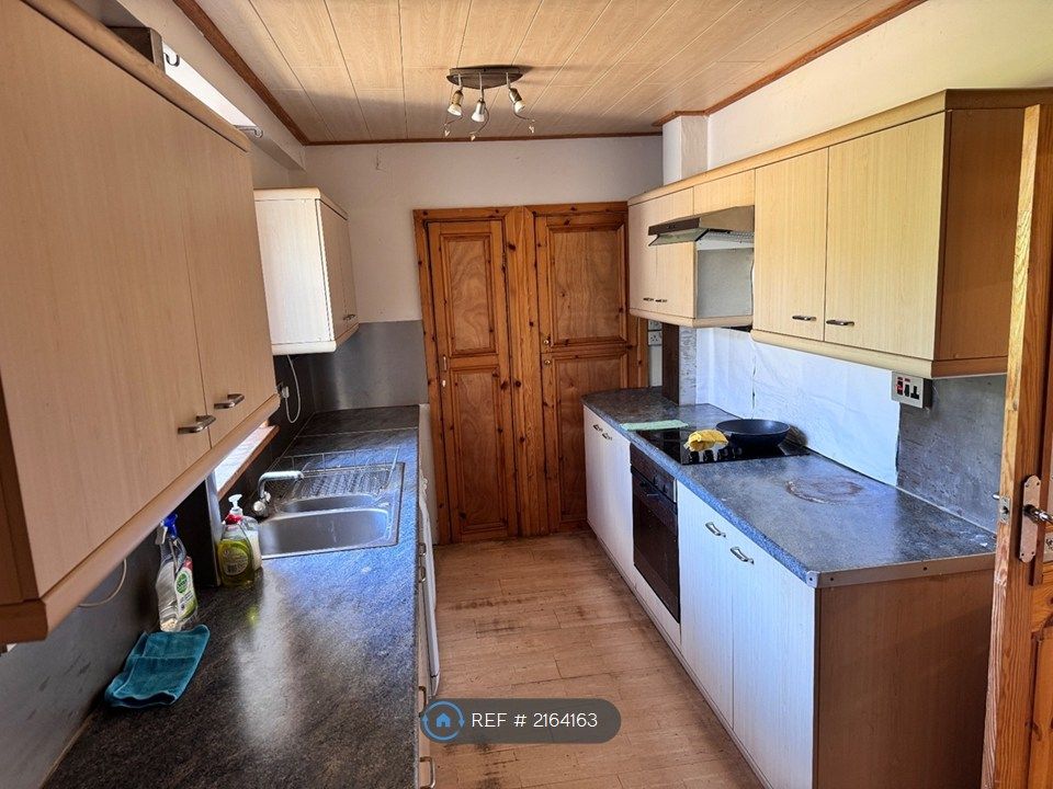 Property photo 3 of 18 Kitchen