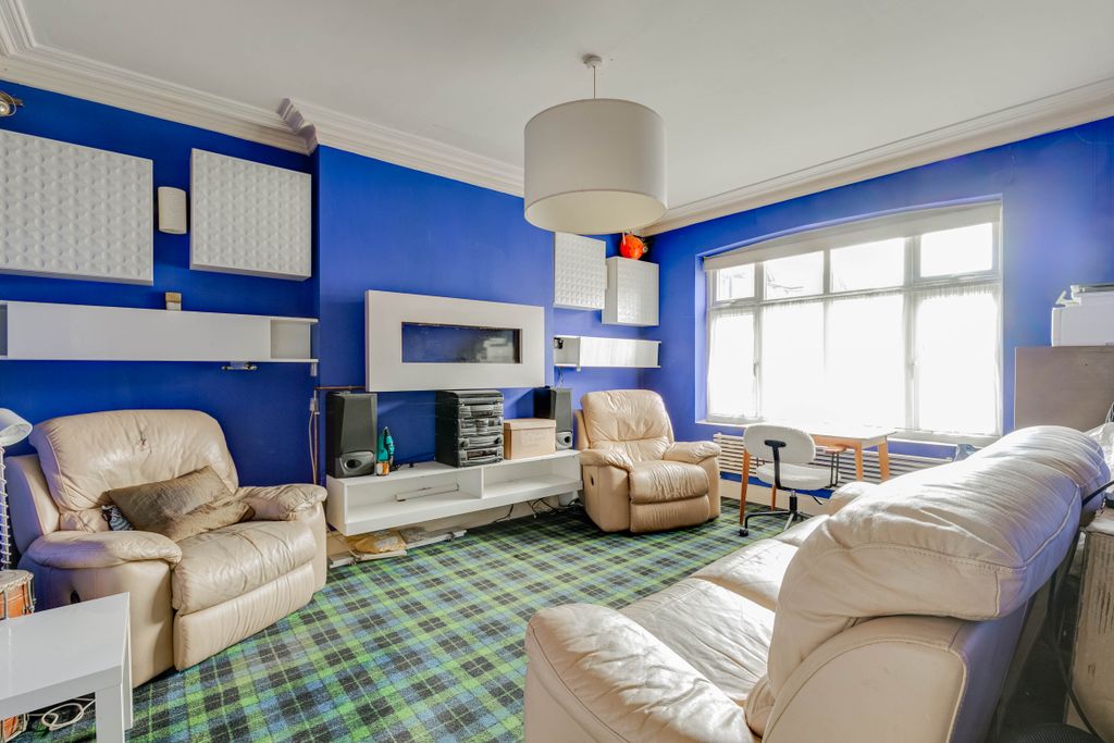 Property photo 2 of 15 20 Grecian Crescent, Se19 - 2