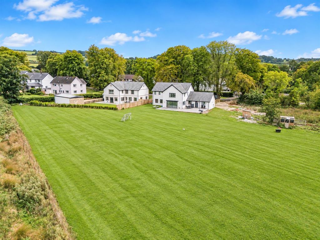 Property photo 1 of 29 Ec8F3688-5546-47Ad-Acc8-A6Cdc001d779.Png