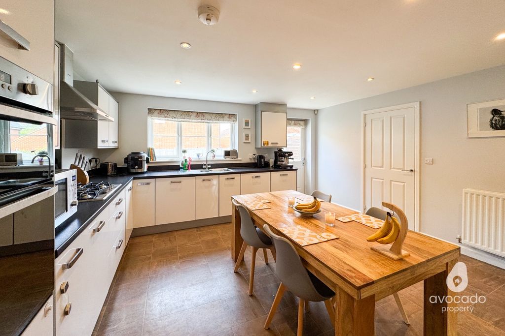 Property photo 2 of 23 5527953