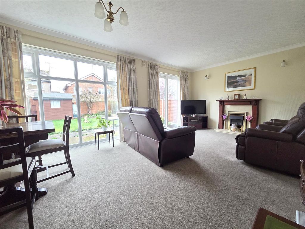 Property photo 2 of 11 Lounge Diner