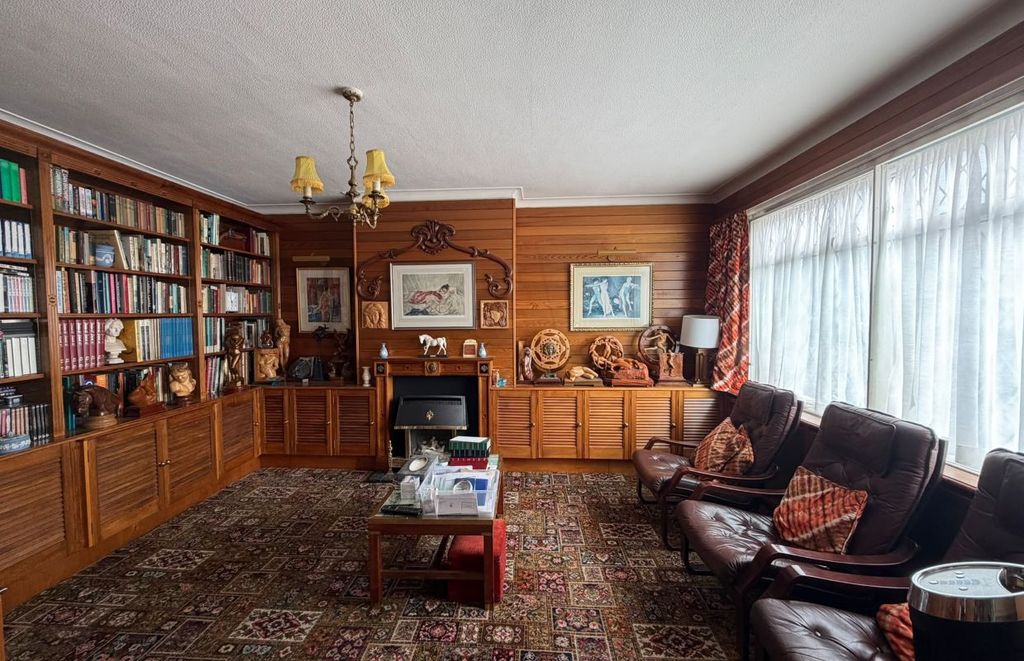 Property photo 2 of 16