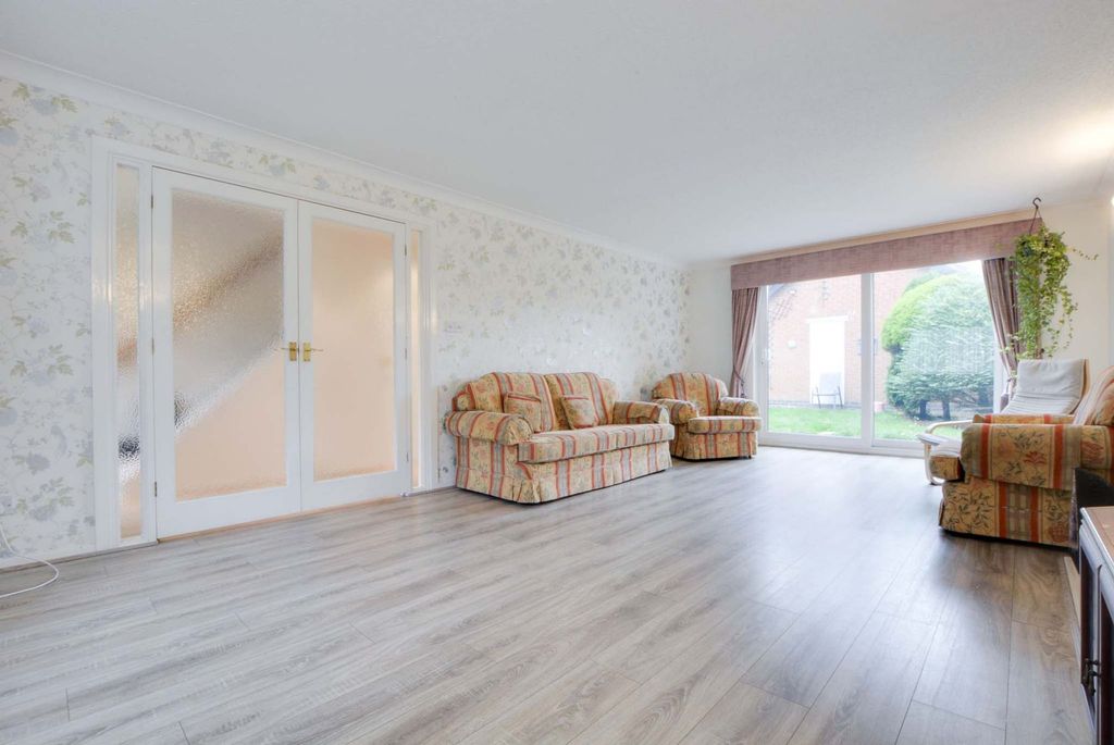 Property photo 2 of 30