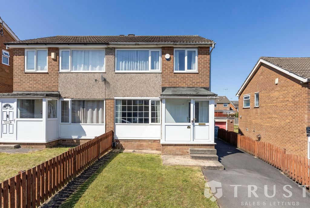 3 bed semi-detached house for saleQuaker Lane, Cleckheaton BD19