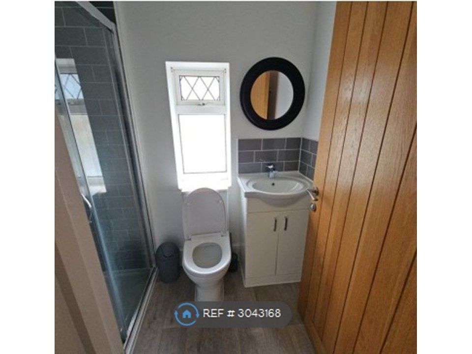 Property photo 3 of 20 Upstairs Bathroom