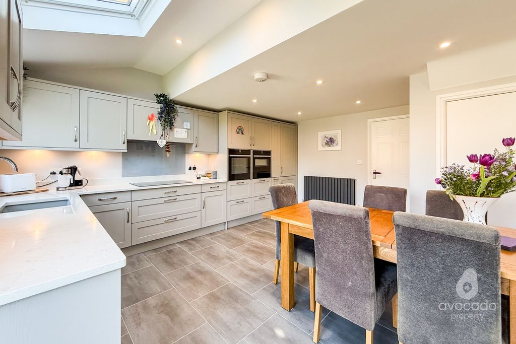 Property photo 2 of 31 4128106