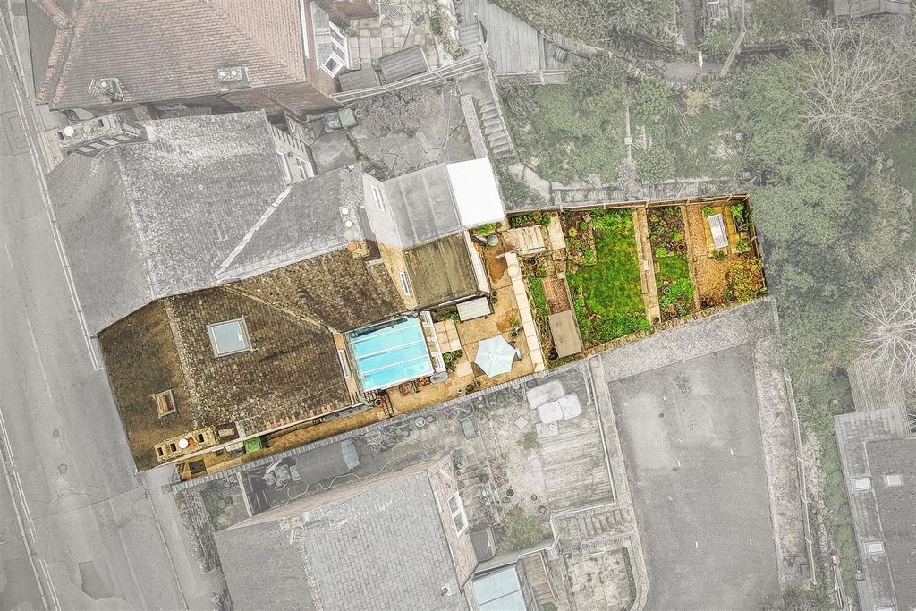 Property photo 3 of 26 High Pavement 101.Jpg