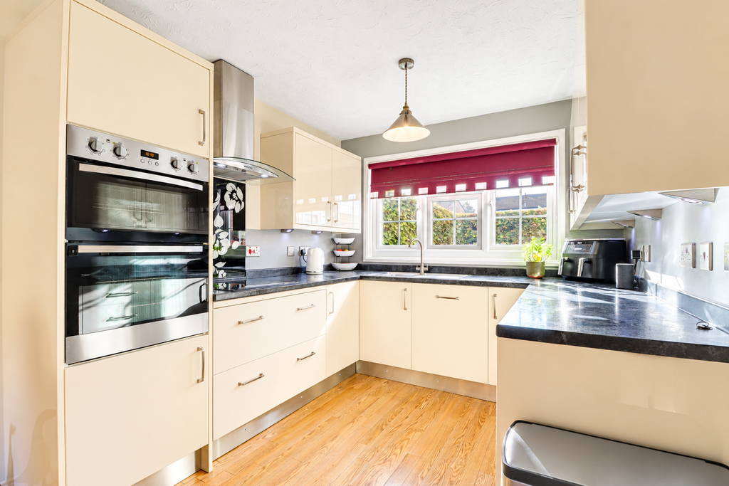 Property photo 2 of 17 Kitchen