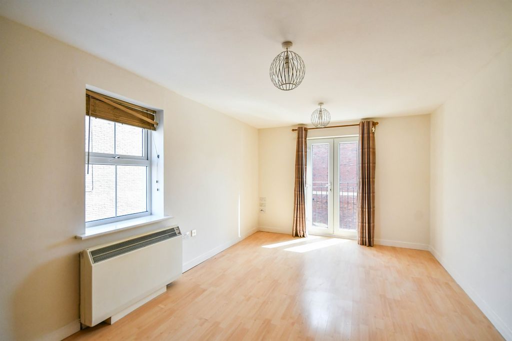 Property photo 3 of 8