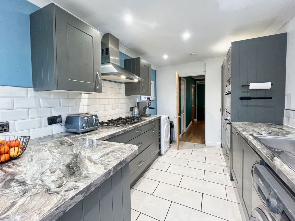 Property photo 2 of 21