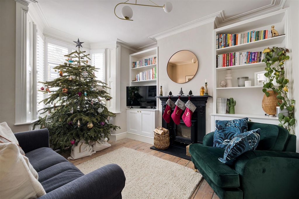 Property photo 2 of 28