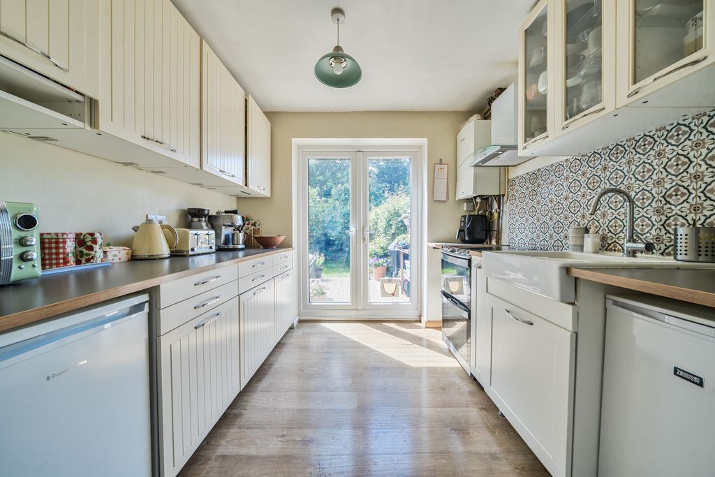 Property photo 2 of 16 1476658-10-6A2990...