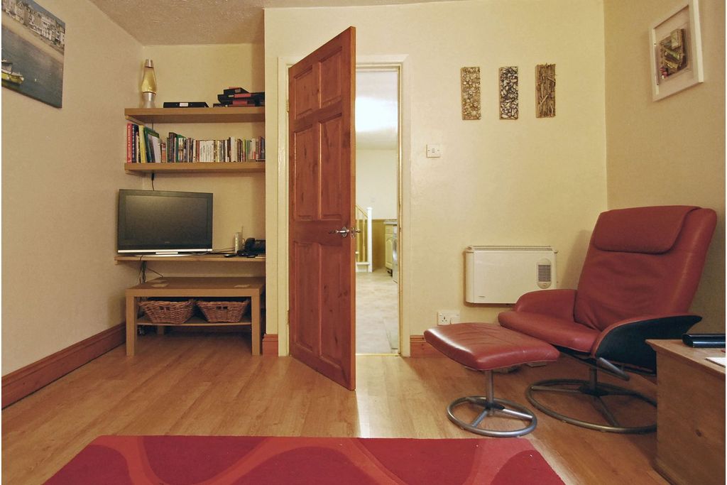 Property photo 3 of 9