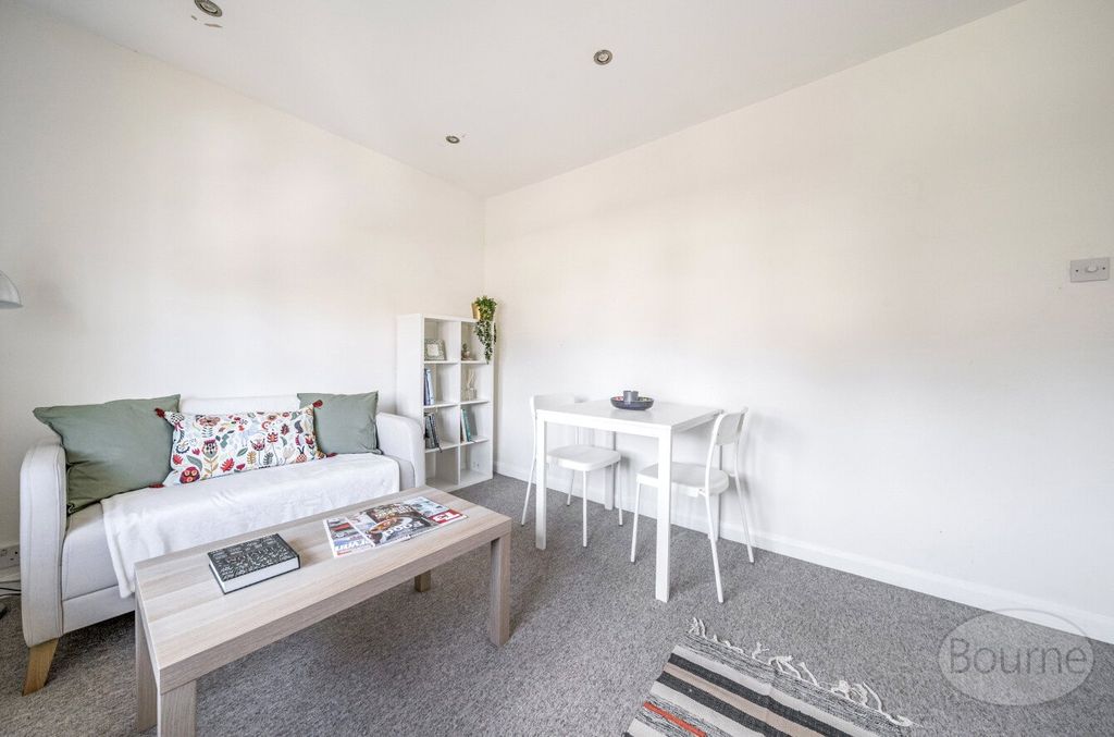 Property photo 2 of 16 Picture No. 03
