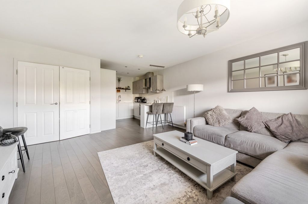 Property photo 2 of 14 1448509-12-69E7B3...