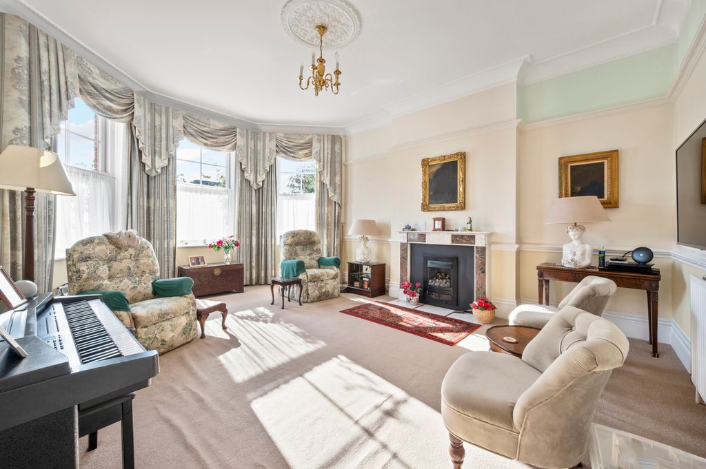 Property photo 2 of 21 Picture No. 01