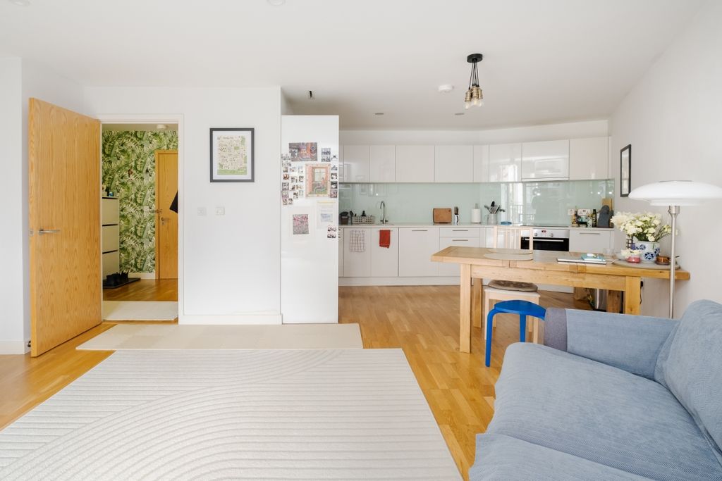 Property photo 1 of 12 Highbury Gardens