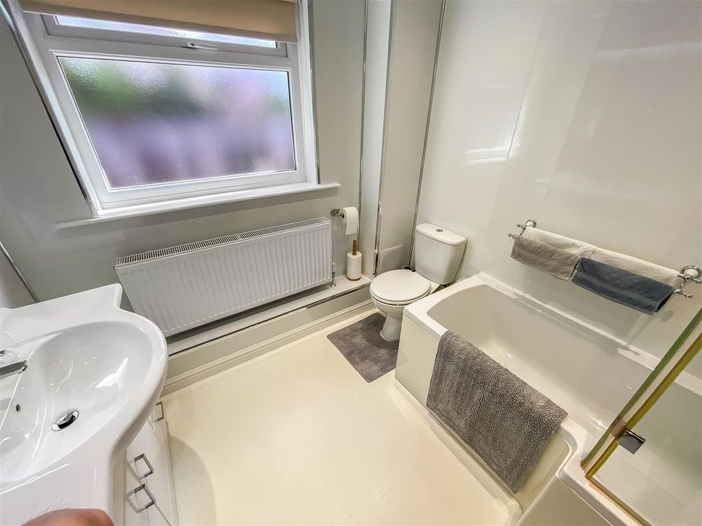 Property photo 3 of 16 Bathroom.Jpg