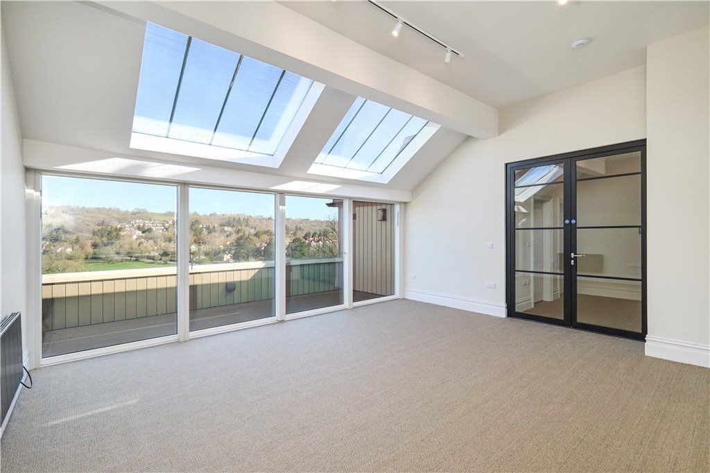 Property photo 3 of 20 Gorgeous Living