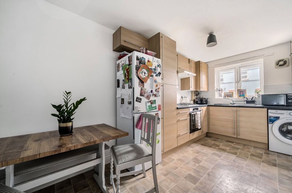 Property photo 2 of 11 1362368-9-68Dfe1d...