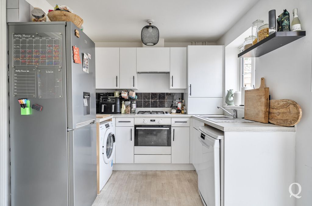 Property photo 2 of 23 c99d98B7-d6Fe-464...