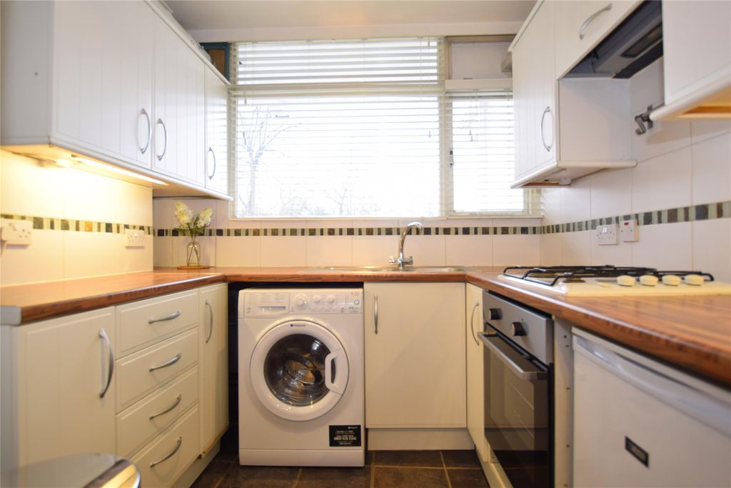 Property photo 2 of 6 Kitchen