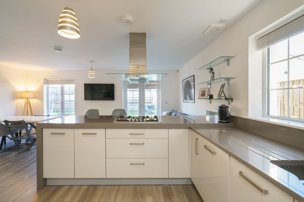 Property photo 2 of 41 5. Kitchen Area Angle 5