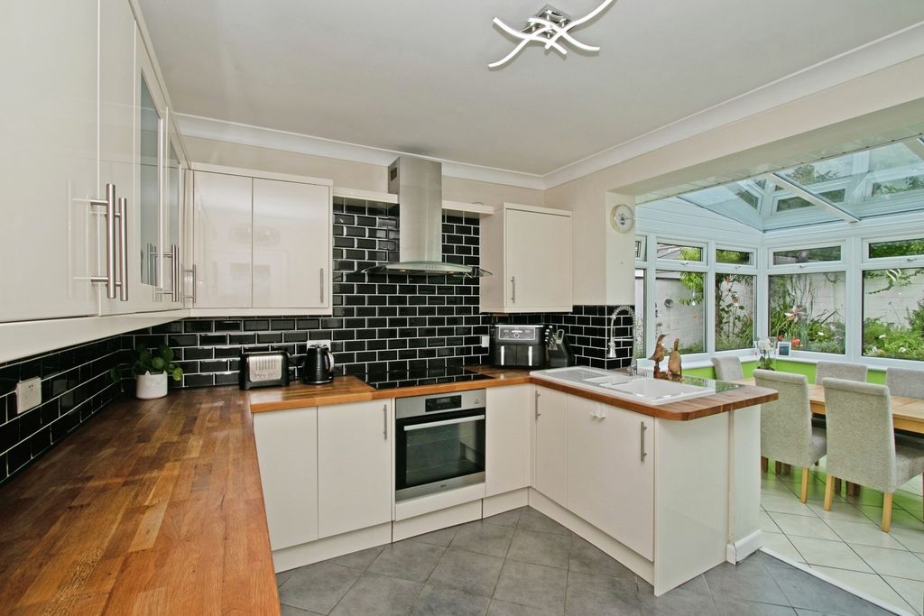 Property photo 3 of 11 Pbox-Img.Jpg