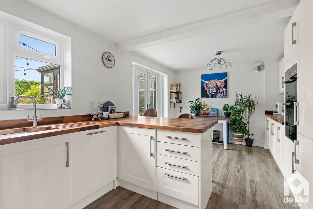 Property photo 3 of 15 Photo 12