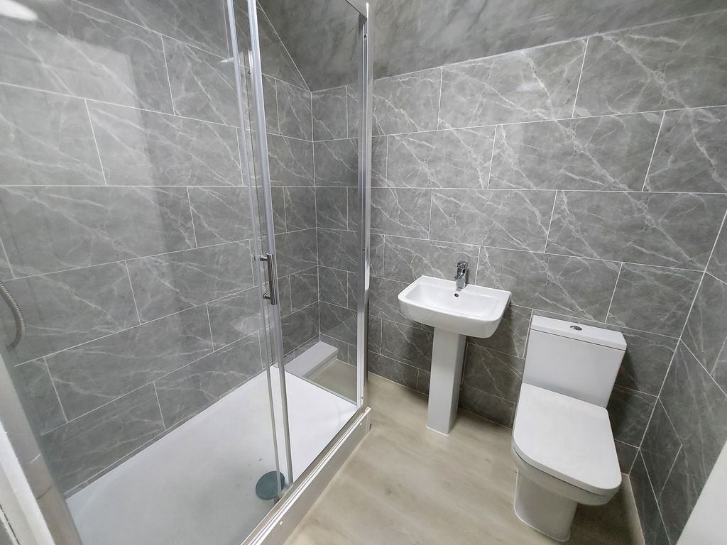 Property photo 3 of 4 Bathroom