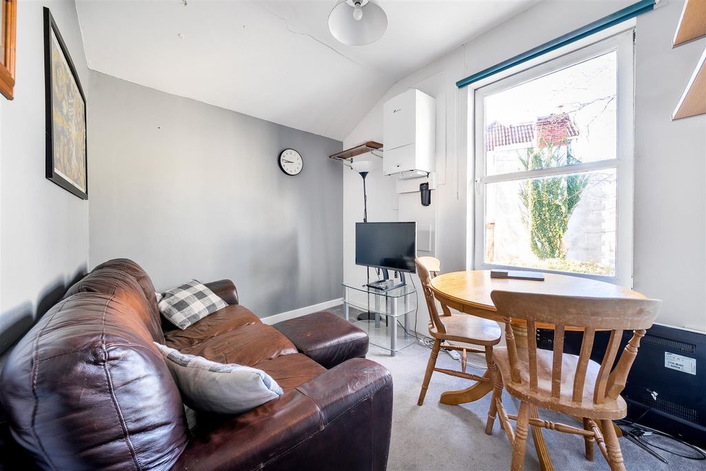 Property photo 2 of 10 1393707-13-694543F033777.Jpg