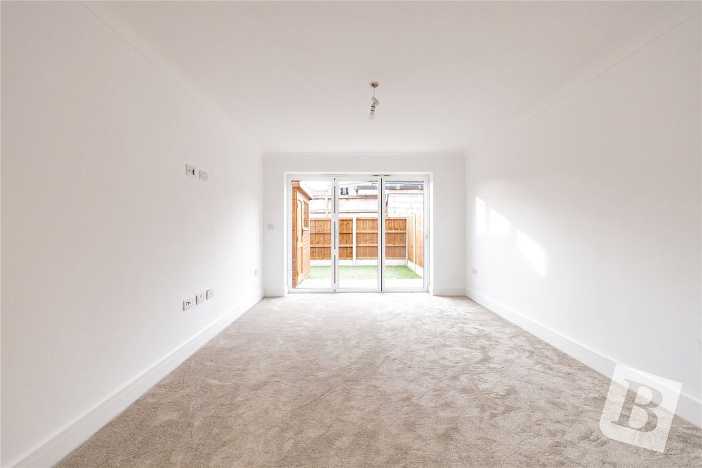 Property photo 3 of 14 Living Room