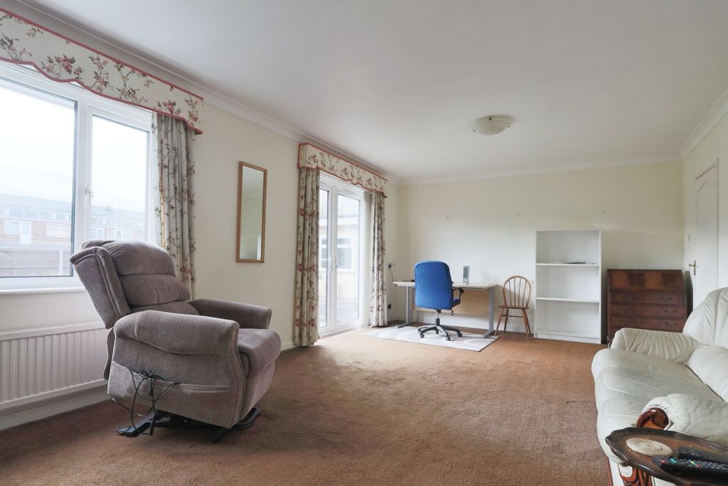 Property photo 3 of 18 3752296