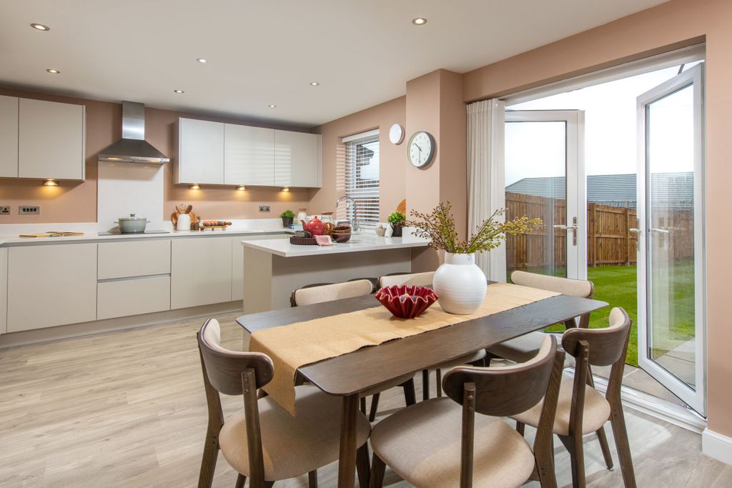 Property photo 3 of 10 Kitchen