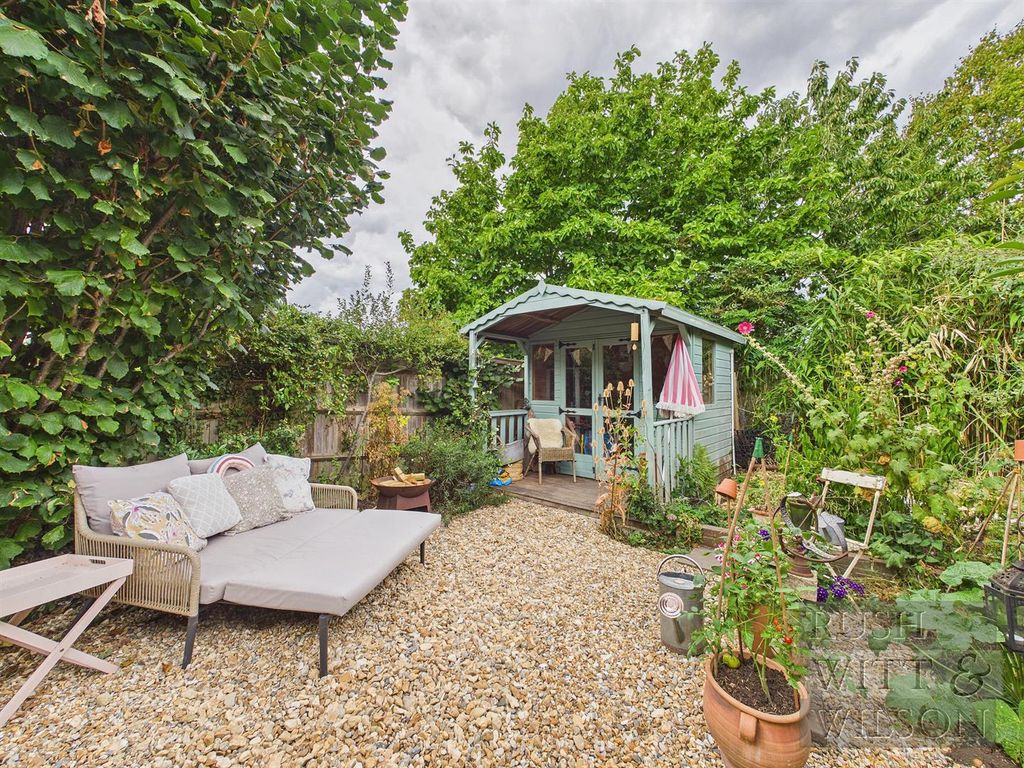 Property photo 2 of 23