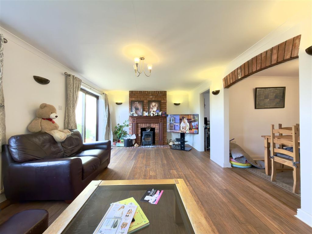 Property photo 2 of 21 Lounge