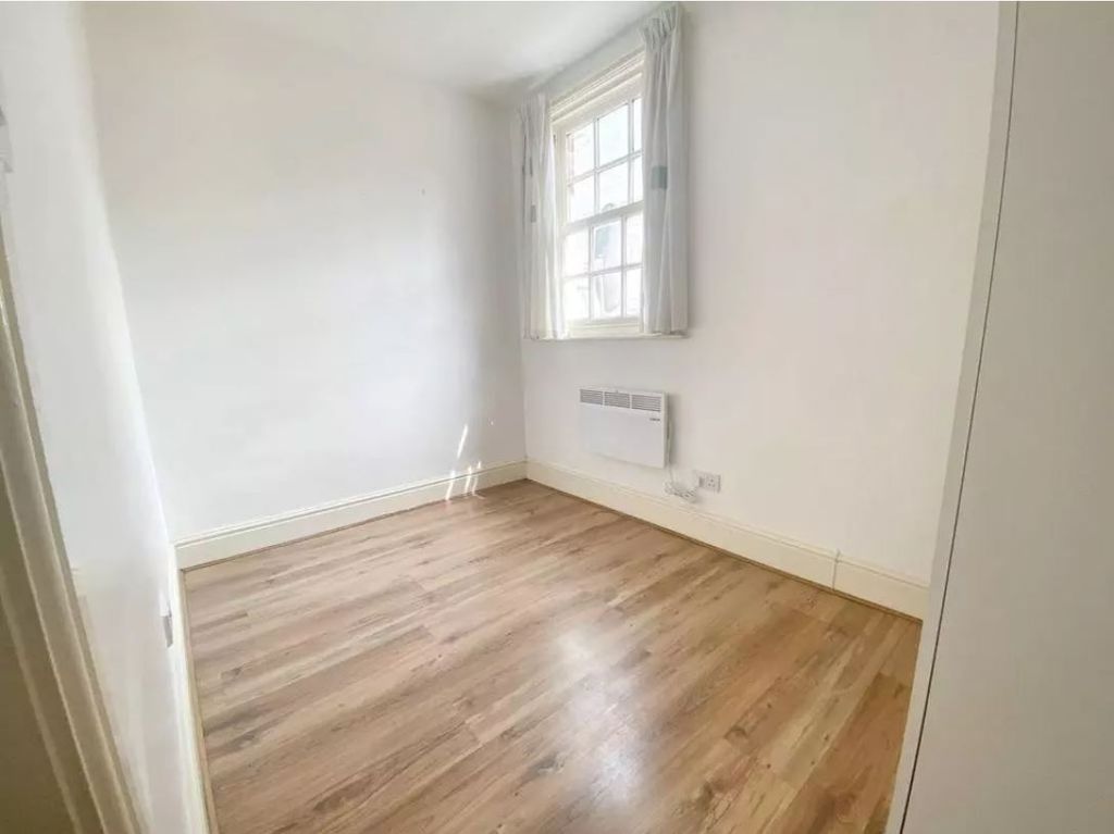 Property photo 3 of 9 Bedroom