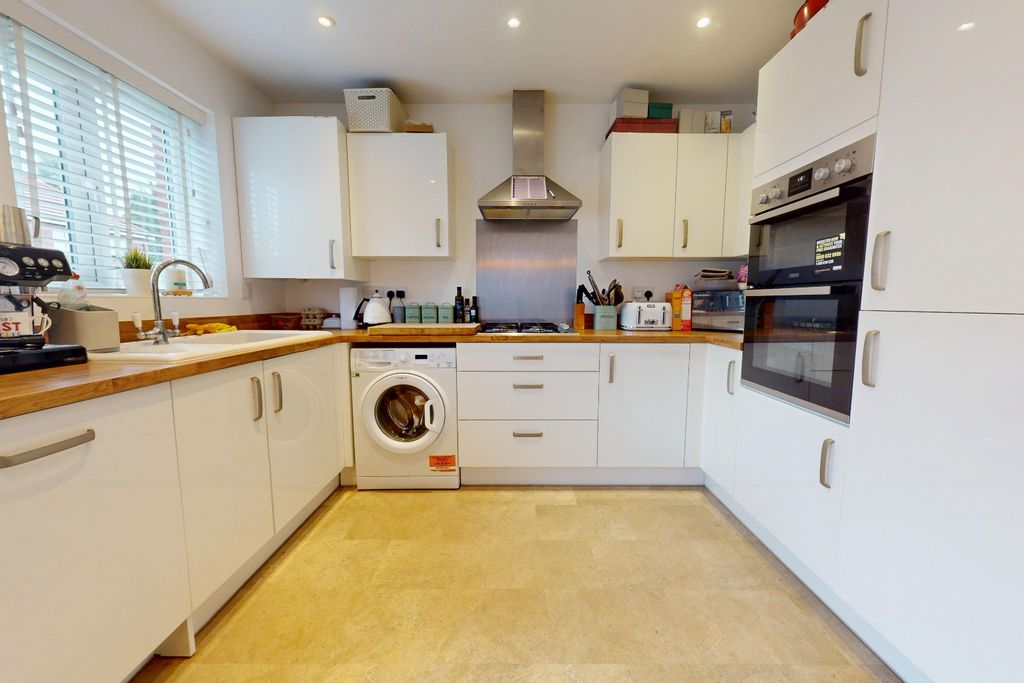 Property photo 2 of 27 4875632