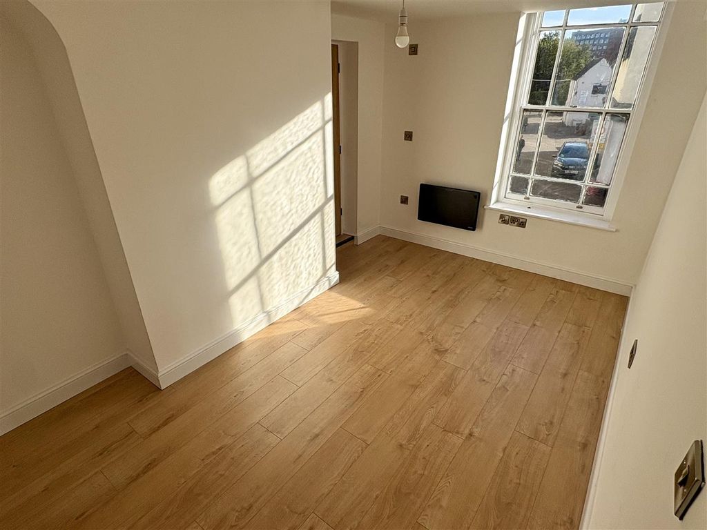 Property photo 3 of 8 3