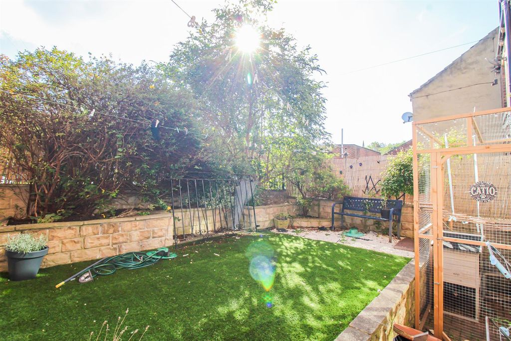 Property photo 2 of 11 Outside