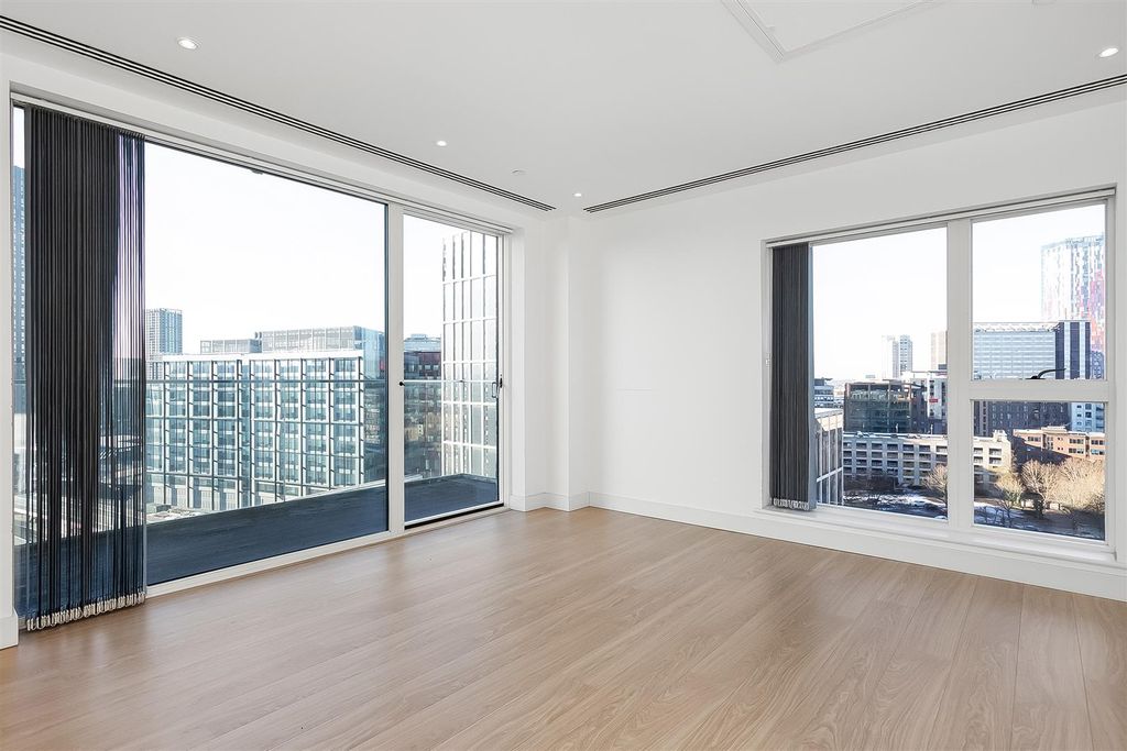 Property photo 2 of 15 Open Plan Kitchen / Reception Room