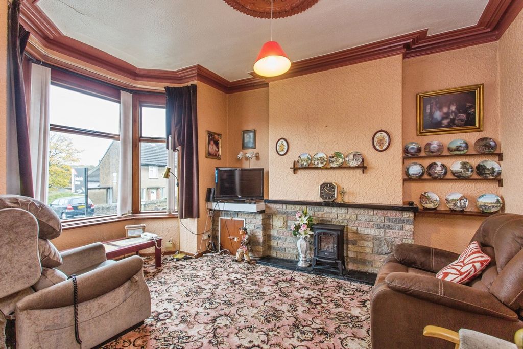 Property photo 3 of 16 Lounge