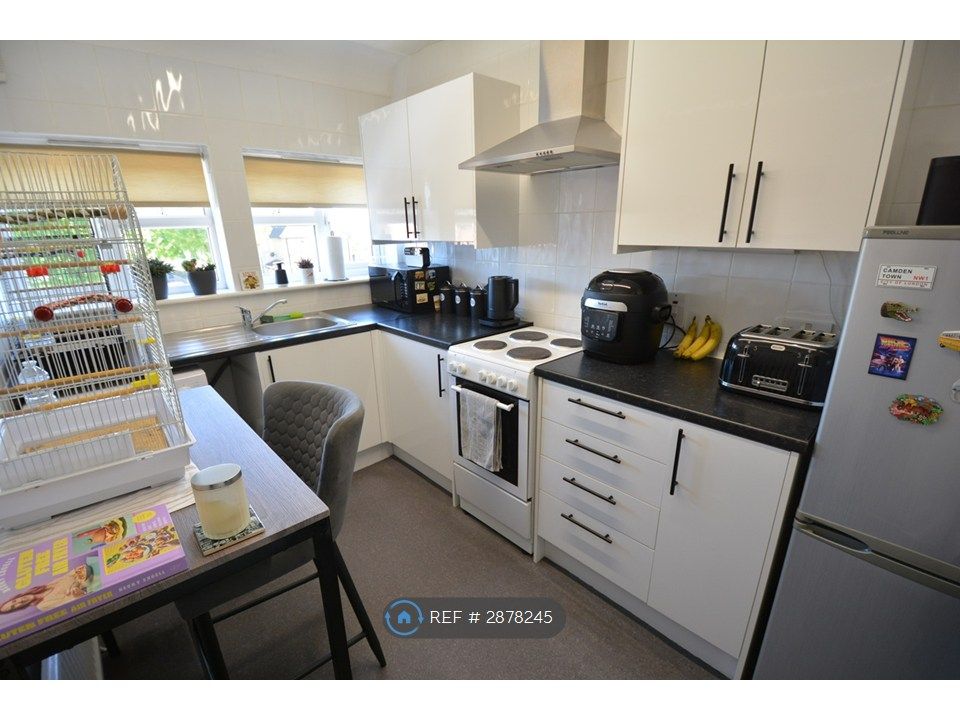 Property photo 3 of 5 Fitted Kitchen