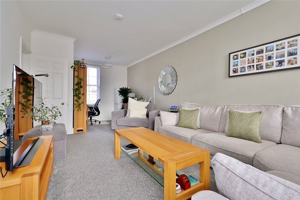 Property photo 3 of 12 Picture 3