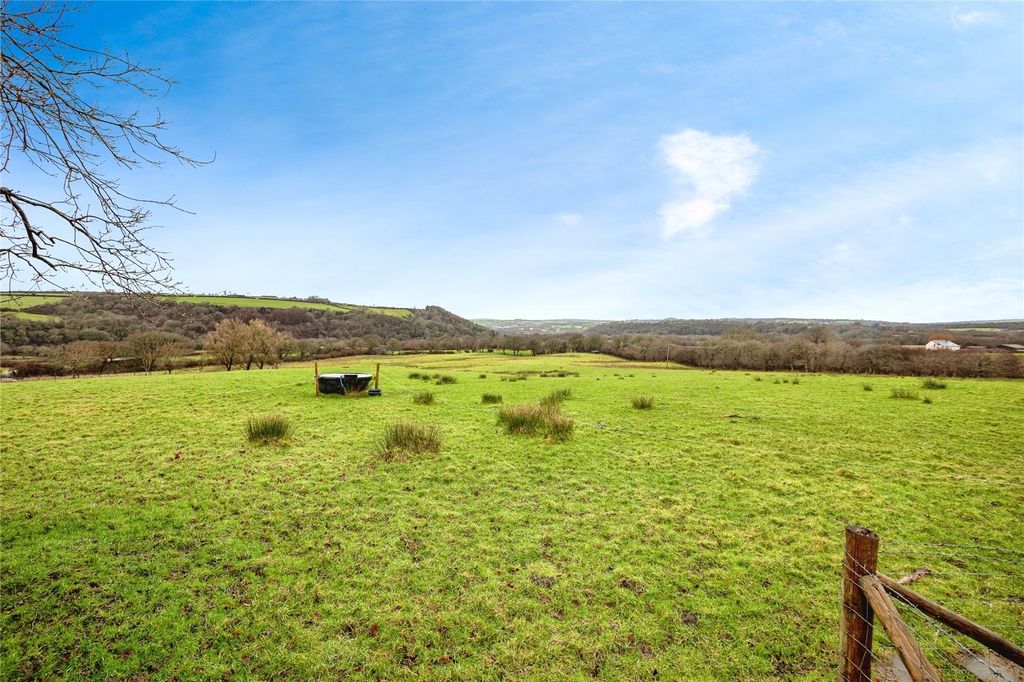 Property photo 2 of 25 Picture No. 23