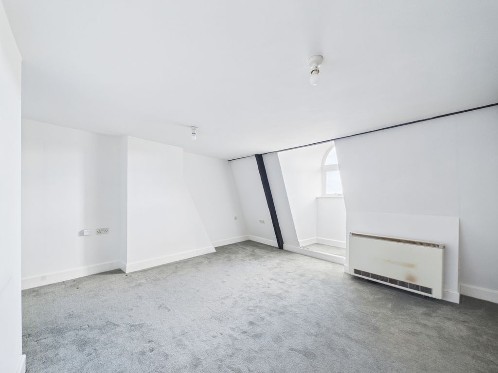 Property photo 3 of 7 Cam01721G0-Pr0118-Still005