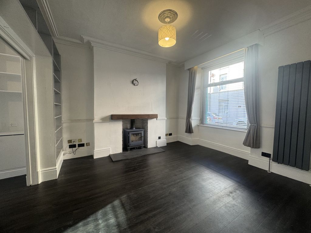 Property photo 3 of 23