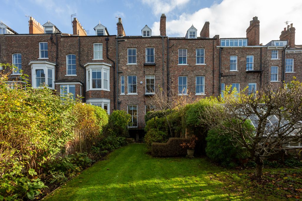 Property photo 2 of 24 Exterior