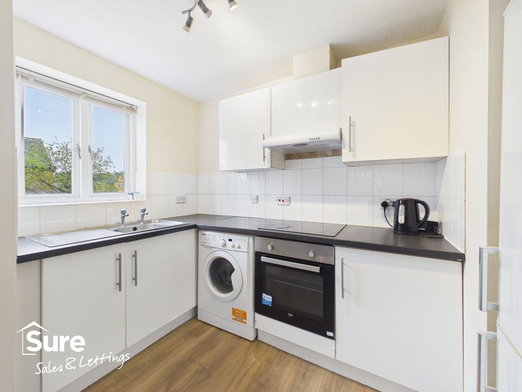 Property photo 2 of 13 990183